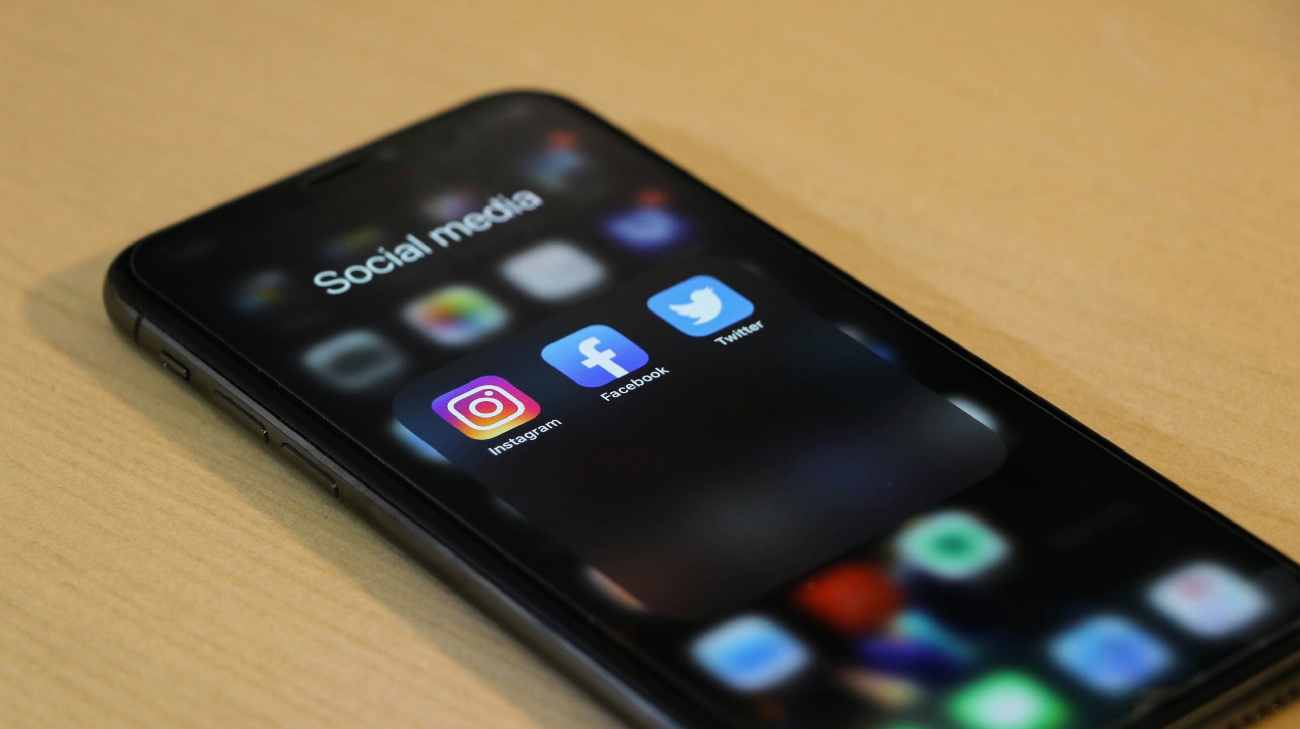 cosa pubblicare sui social se sei un politico